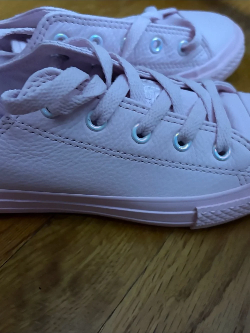 Kids Converse Pink Low-Top leather Sneakers, Never Worn